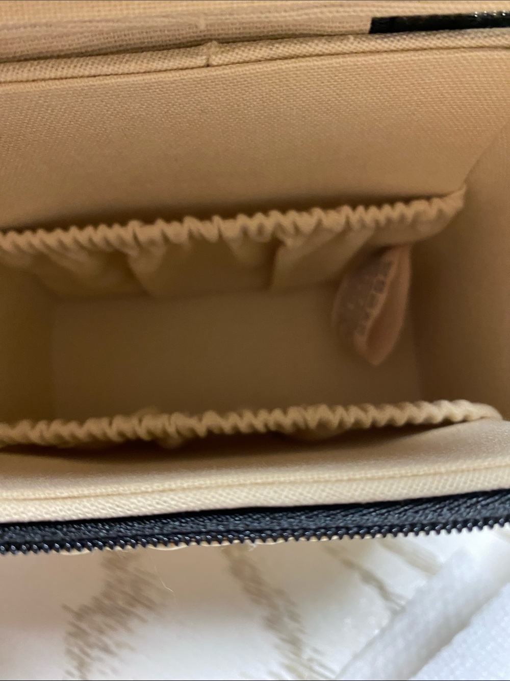 Chanel Limited Edition Les Beiges Essentials  Summer Pouch - Picture 14 of 16